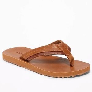 Old Navy boys thong sandals, brown size 4